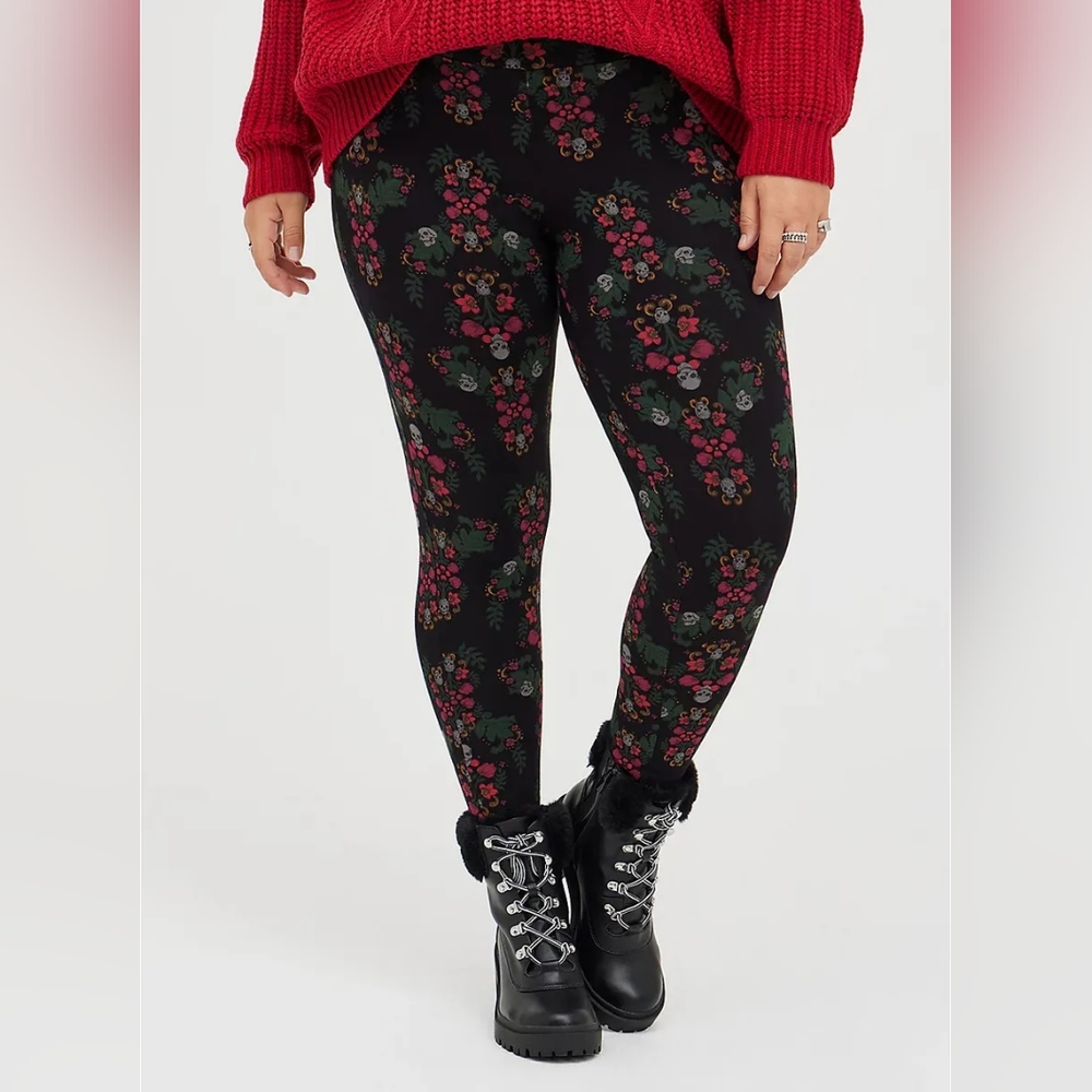 Torrid Skull Damask Print Premium Leggings Size 3 / 3X EUC